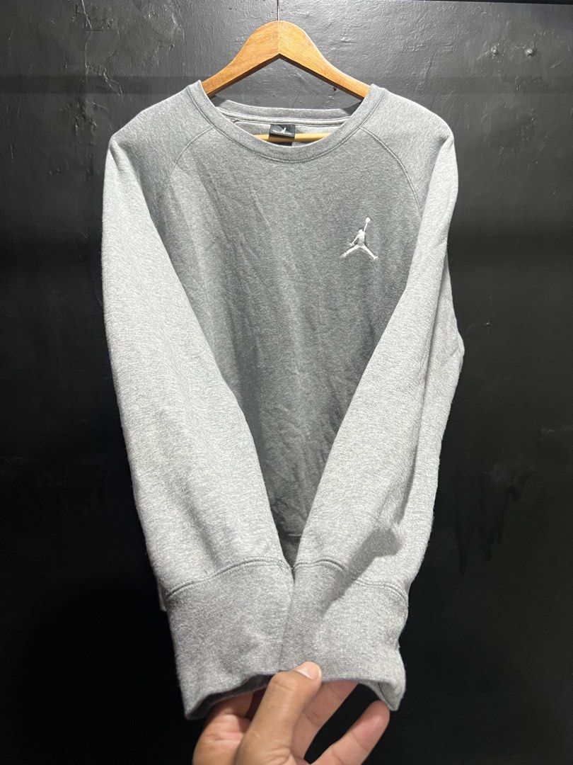 Jordan long sleeves (Category: Activewear) located in Bacoor. Submitted by basicthrift (Listing ID 1454190418, Image 2). Description: Excellent condition Almost bnewhans.
