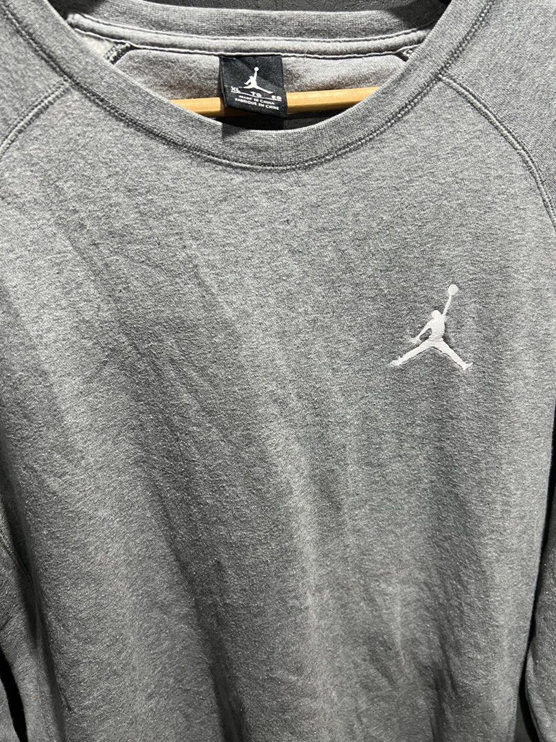 Jordan long sleeves (Category: Activewear) located in Bacoor. Submitted by basicthrift (Listing ID 1454190418, Image 3). Description: Excellent condition Almost bnewhans.