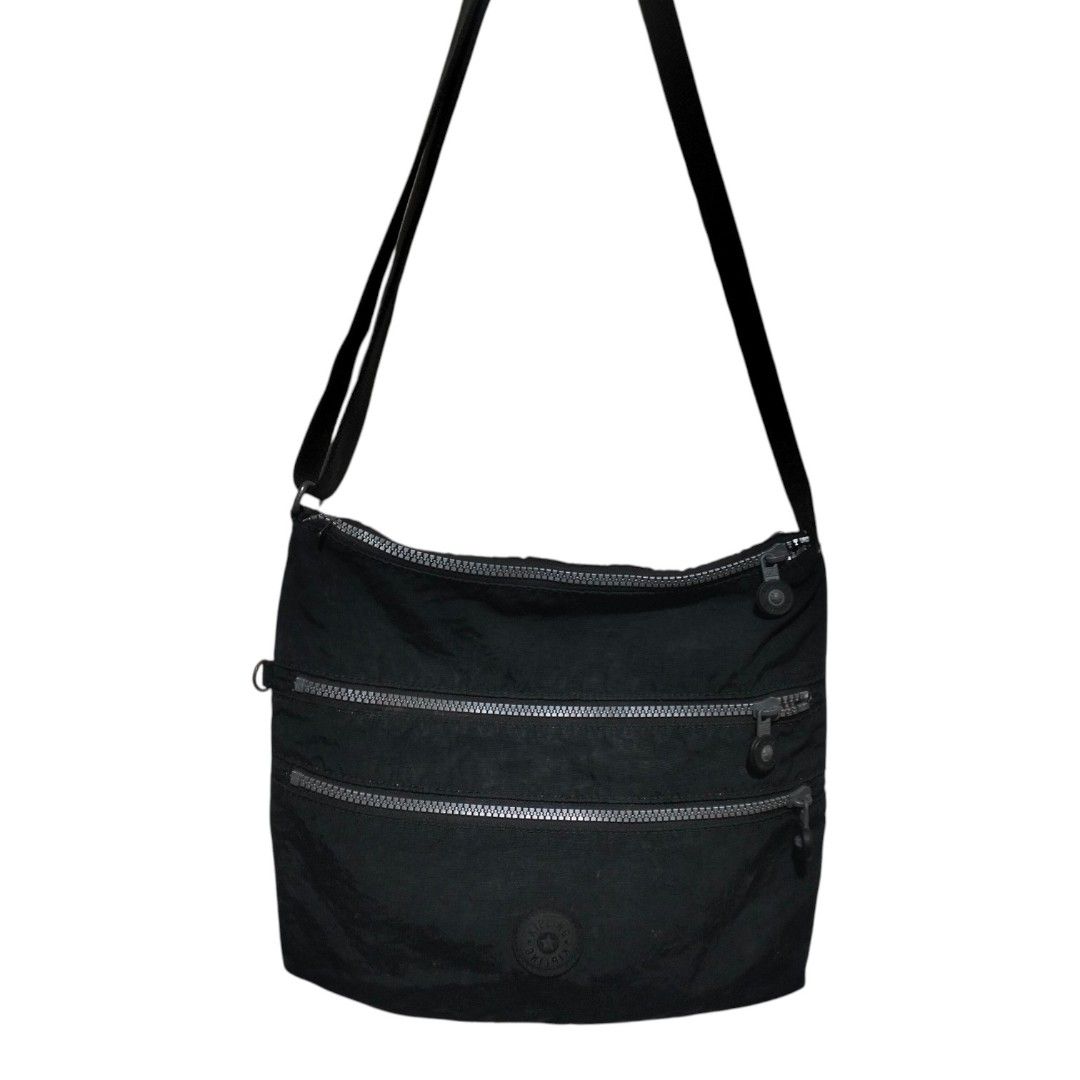 KIPLING CROSS BODY BAG (Category: Luxury Bags & Wallets) located in Binangonan. Submitted by peso_made (Listing ID 1454272477, Image 1). Description: Good Condition.