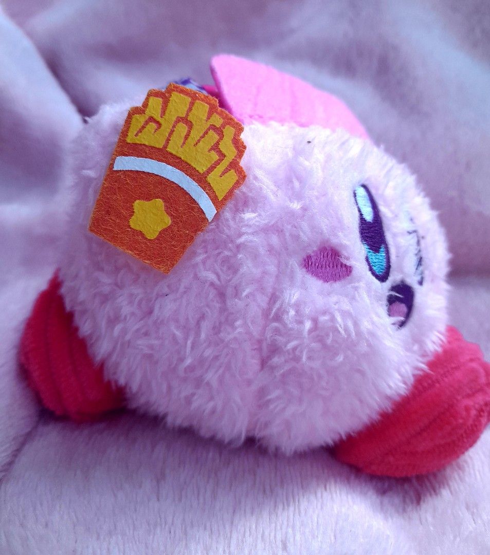 Kirby Plush Charm (Category: Plushies & Soft Toys) located in Mexico. Submitted by moonpaihynesun07 (Listing ID 1454243580, Image 2). Description: Original Kirby Plush Charm.