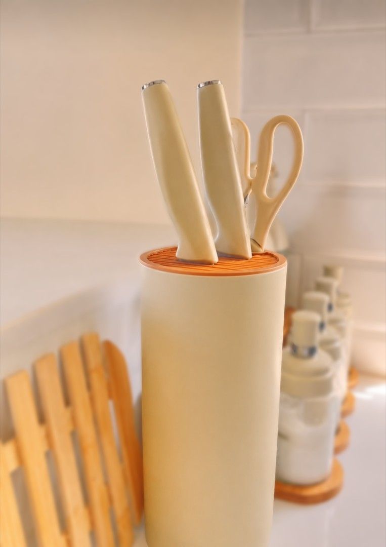 Knife Set with Knives and Scissors (Category: Knives & Chopping Boards) located in Taguig. Submitted by cloverfinds (Listing ID 1454332813, Image 1). Description: Message me if interested 📩 .