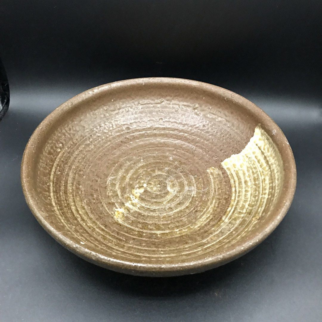 LARGE STONEWARE SERVING BOWL (Category: Dinnerware & Cutlery) located in Baao. Submitted by all.things.japan (Listing ID 1454235913, Image 1). Description: 9.25 inches diameter 2.5 inches height .