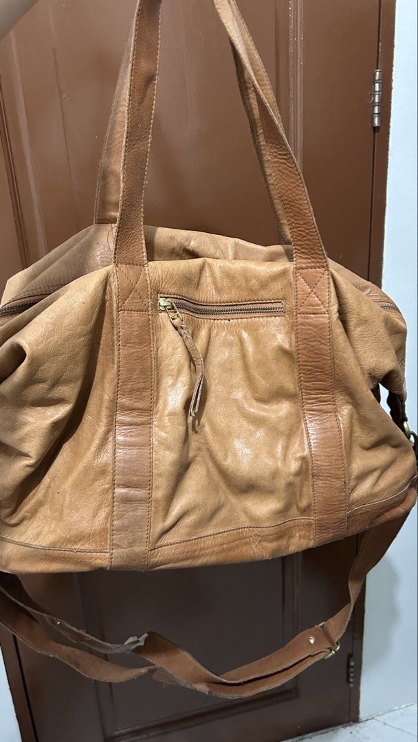 Leather Duffle Bag (Category: Luxury Bags & Wallets) located in San Fernando. Submitted by TheBTBs (Listing ID 1454234430, Image 1). Description: 📍Bought in Europe .