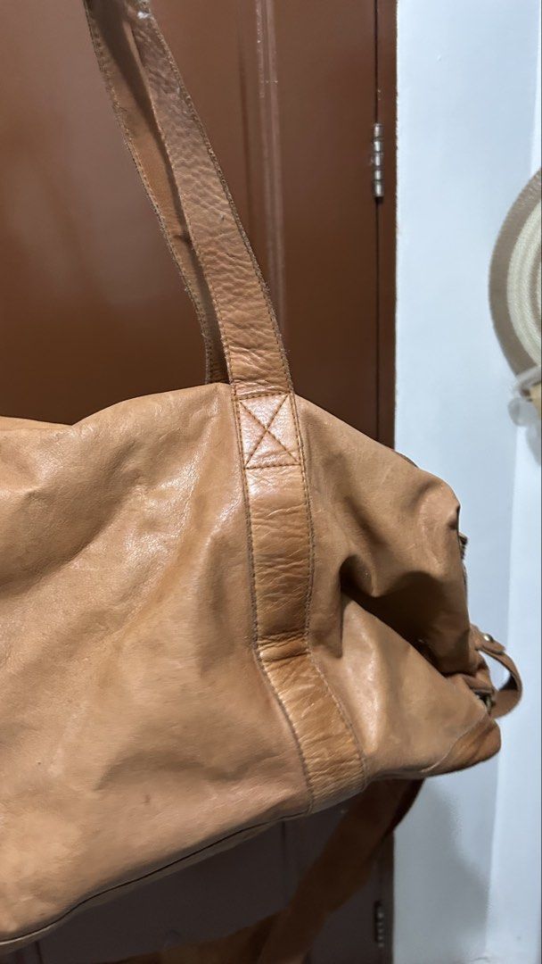 Leather Duffle Bag (Category: Luxury Bags & Wallets) located in San Fernando. Submitted by TheBTBs (Listing ID 1454234430, Image 3). Description: 📍Bought in Europe .
