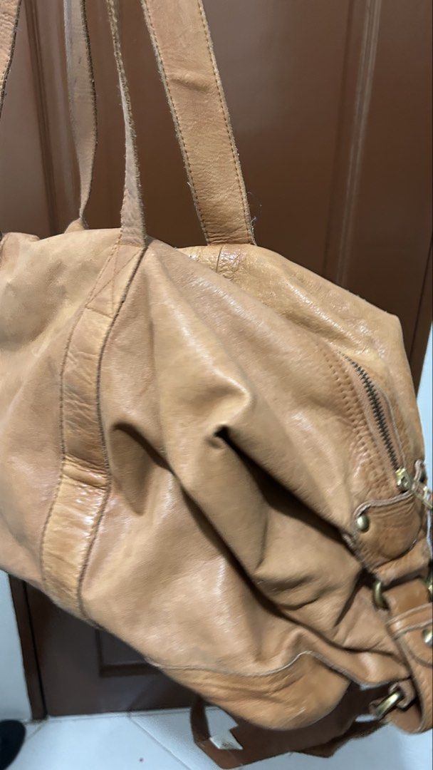 Leather Duffle Bag (Category: Luxury Bags & Wallets) located in San Fernando. Submitted by TheBTBs (Listing ID 1454234430, Image 2). Description: 📍Bought in Europe .