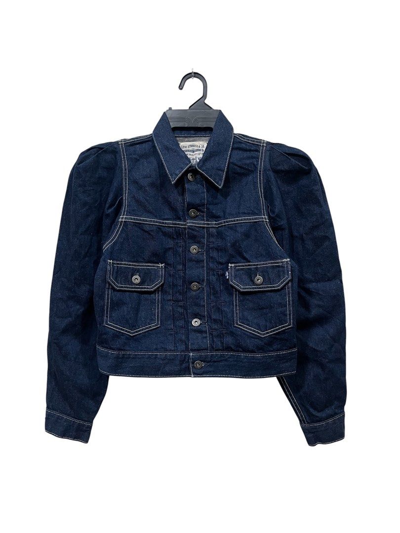 Levis Big E Jacket (Category: Coats, Jackets and Outerwear) located in Kuala Lumpur. Submitted by good_bloody (Listing ID 1454341977, Image 1). Description: **Levis Big E Denim Jacket **Pit 19 Labuh 20 **Kondisi like new **Rm220 siap pos.