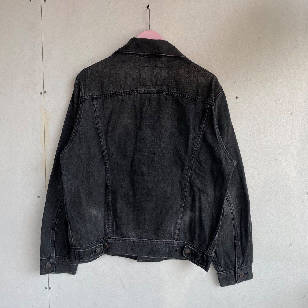 LEVIS PREMIUM TRUCKER JACKET SIZE SMALL (Category: Coats, Jackets and Outerwear) located in Cebu City. Submitted by kklez (Listing ID 1454258334, Image 2). Description: 22 x 25 EXCELLENT CONDITION AUTHENTIC .