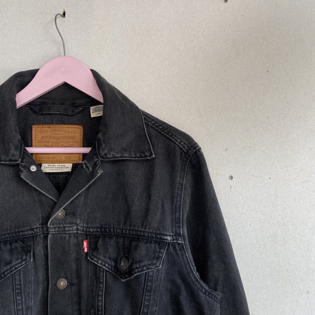 LEVIS PREMIUM TRUCKER JACKET SIZE SMALL (Category: Coats, Jackets and Outerwear) located in Cebu City. Submitted by kklez (Listing ID 1454258334, Image 3). Description: 22 x 25 EXCELLENT CONDITION AUTHENTIC .