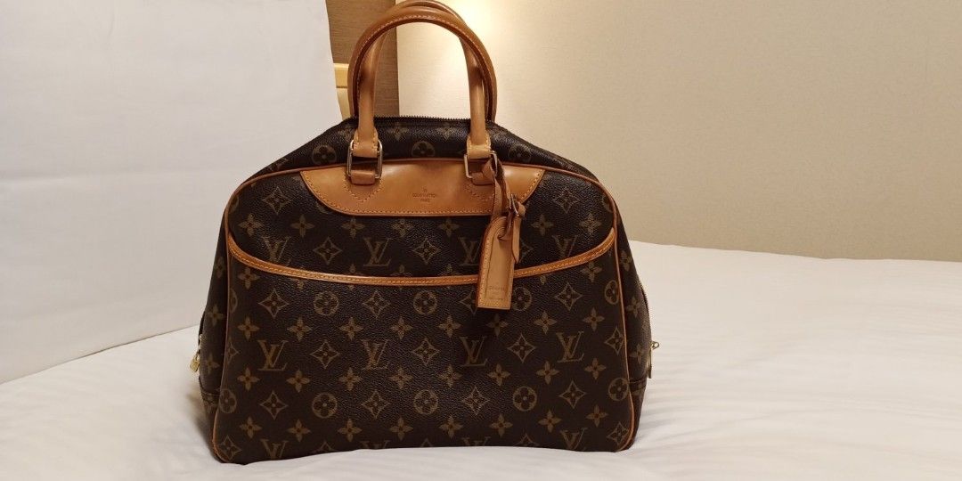 Louis Vuitton Deauville Monogram Bag (Category: Luxury Bags & Wallets) located in Makati City. Submitted by femosseverything (Listing ID 1454288856, Image 1). Description: LV Deauville Monogram Bag in prisitine condition. Luxury Bag, Vintage Louis Vuitton.