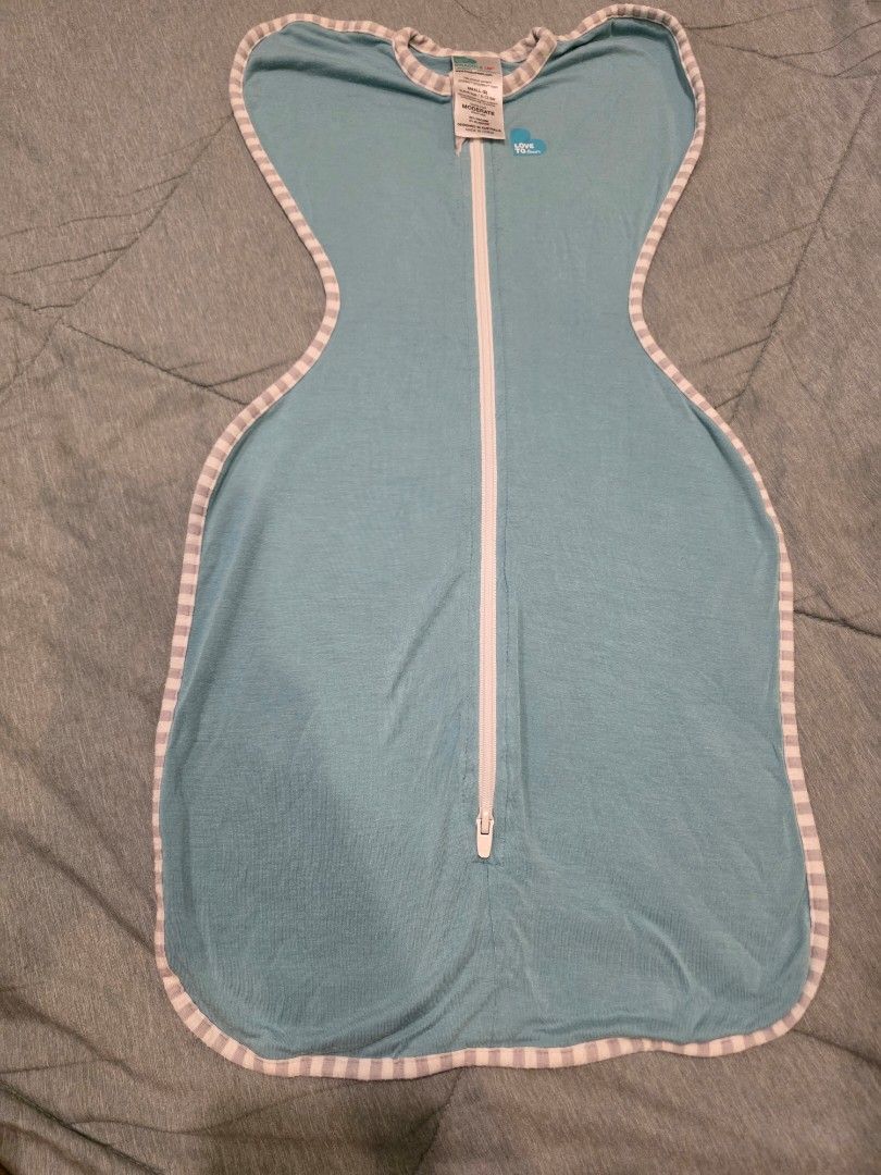 Love To Dream Swaddle Up Small (Category: Babies & Kids Fashion) located in Paranaque City. Submitted by materesi (Listing ID 1454361992, Image 1). Description: - Love To Dream Swaddle Up - Color: Blue - Size: Small (fits 3.5-6 kgs) - Material: 95% Viscose, 5% Elastane - Ideal for: Moderate weather - Features: Zipper closure for easy diaper changes - Origin: Designed in Australia, Made in China.