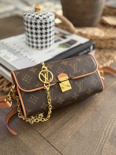 (Category: ) located in . Submitted by brandsforless2017 (Listing ID 1454208552, Image 1). Description: .