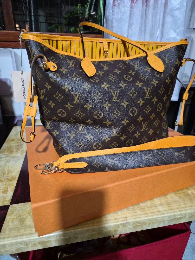 Lv neverfull bandoulier inside out (Category: Luxury Bags & Wallets) located in Pasig City. Submitted by periwinklepeach (Listing ID 1454290810, Image 2). Description: store bought complete with tag and box open for layaway.