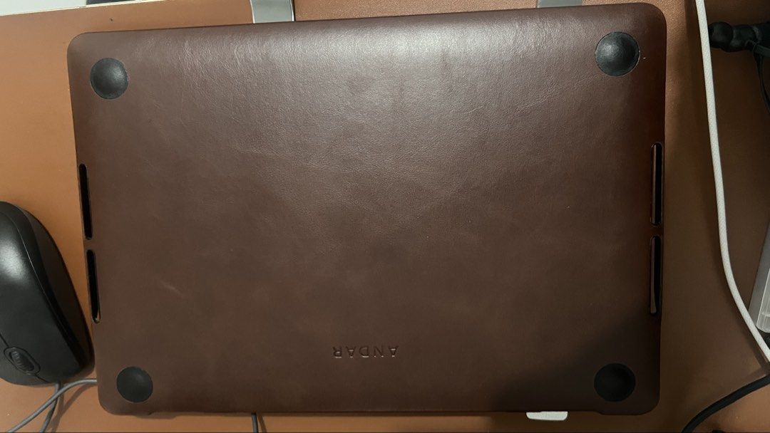 Macbook Pro 13 inch (2016-2022) Case (Category: Laptop Bags & Sleeves) located in Quezon City. Submitted by loisranulf02 (Listing ID 1454235158, Image 2). Description: Andar Genuine Full Grain Leather Case Compatible for Macbook Pro 13 Inch 2016-2022 Negotiable SRP at 9k.