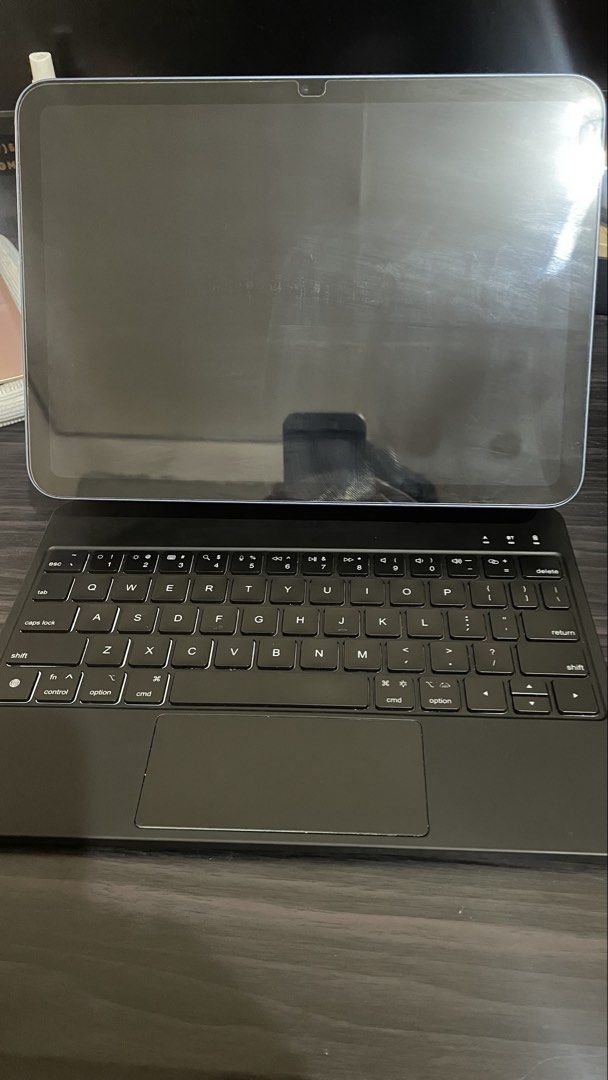 Goojodoq Magic Keyboard for iPad (Category: Computer Keyboard) located in Taguig. Submitted by newmoon.ec1cb5 (Listing ID 1454329625, Image 1). Description: ‼️IPAD NOT INCLUDED‼️ - Bought last April 2025 - NO ISSUES - with minor signs of usage (does not affect performance) - Rfs done using for acads - All buttons working - Backlight working - Trackpad working - Strong magnetic hold for ipad and apple pencil - No box (disposed already) - Df should