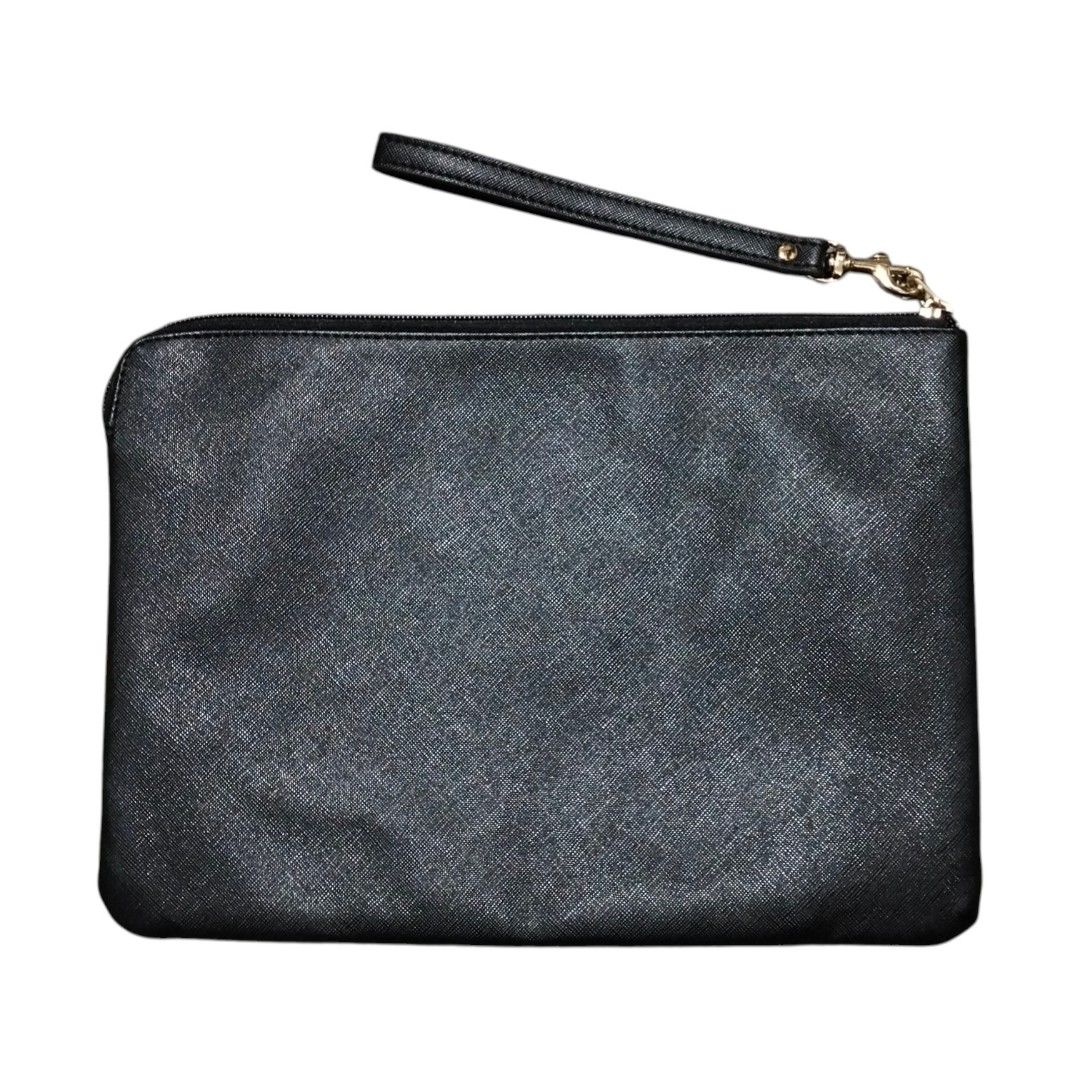 MARC JACOBS BLACK WRISTLET POUCH (Category: Luxury Bags & Wallets) located in Binangonan. Submitted by peso_made (Listing ID 1454274208, Image 2). Description: Good Condition.