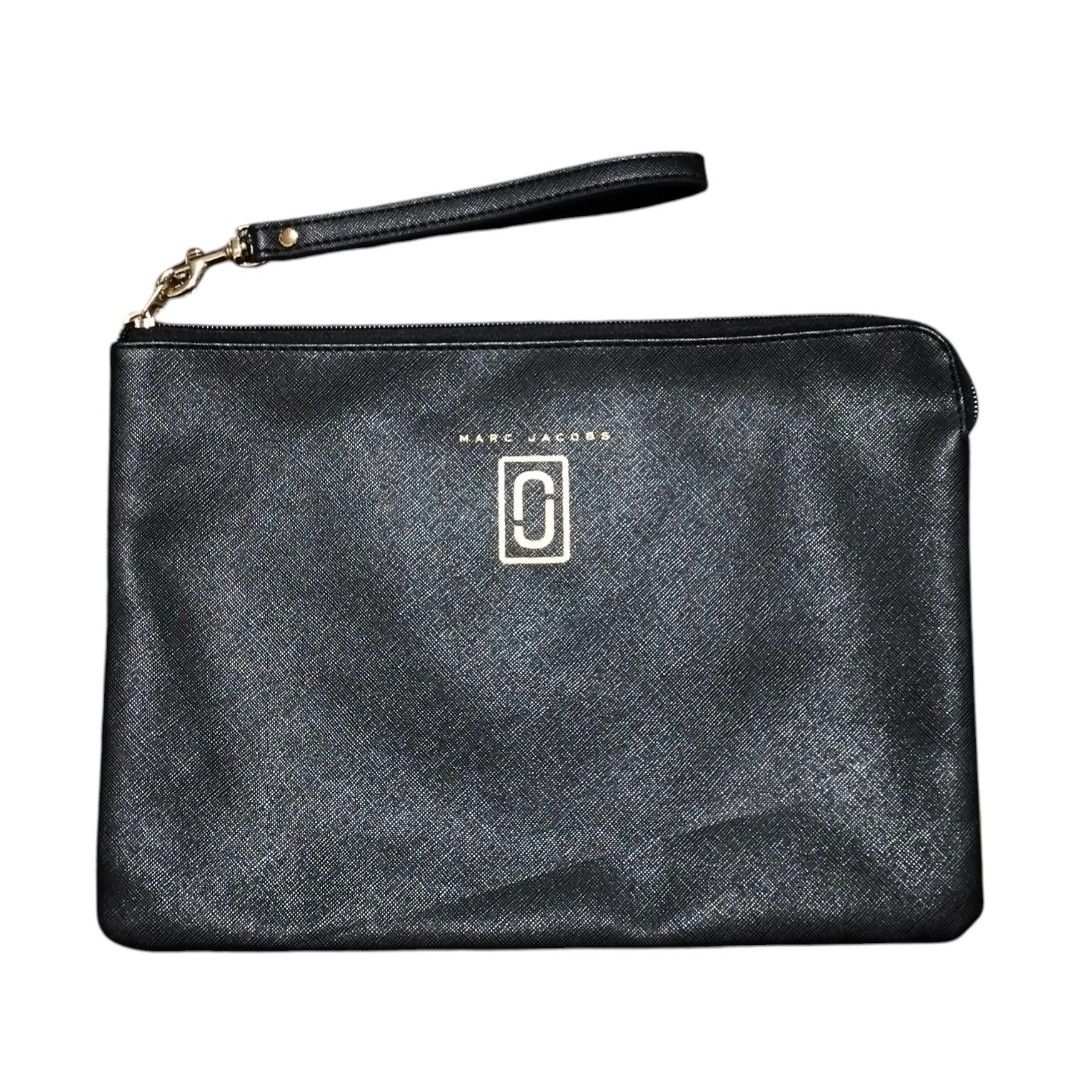 MARC JACOBS BLACK WRISTLET POUCH (Category: Luxury Bags & Wallets) located in Binangonan. Submitted by peso_made (Listing ID 1454274208, Image 1). Description: Good Condition.