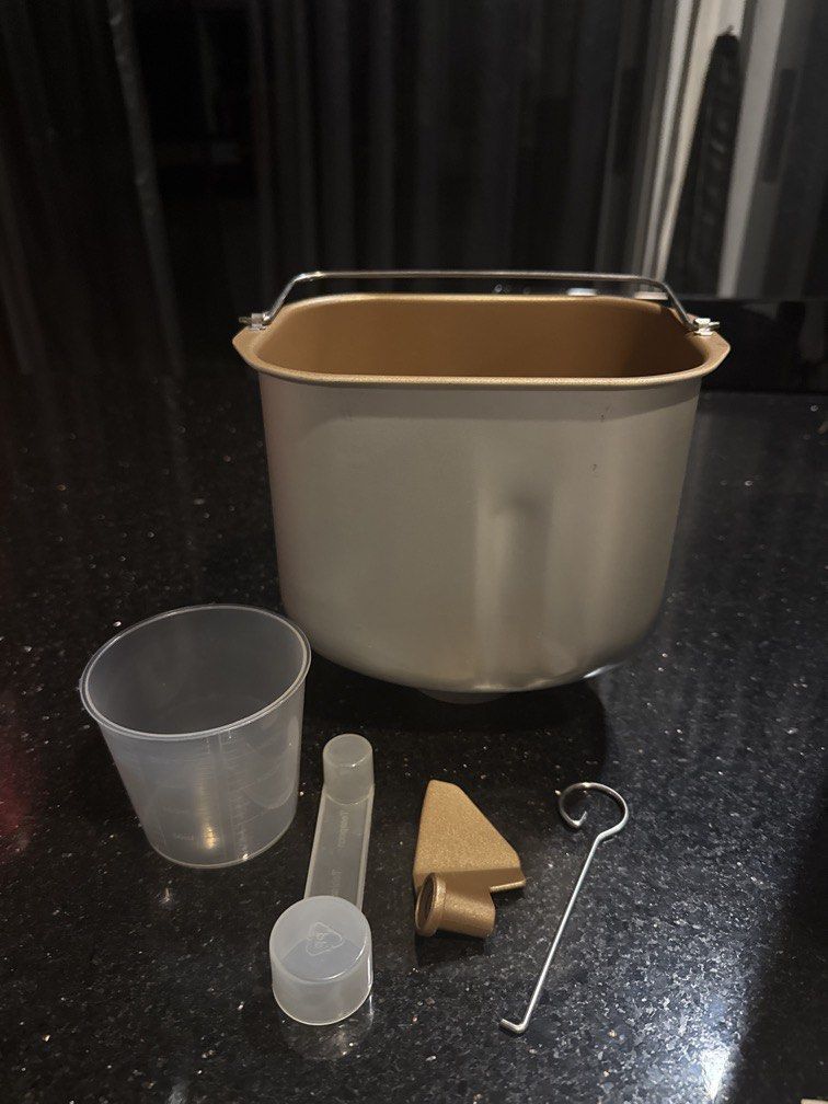 Mayer Bread Maker (Category: Breadmakers) located in Singapore. Submitted by maur33n (Listing ID 1454326401, Image 3). Description: As good as new. With all accessories..