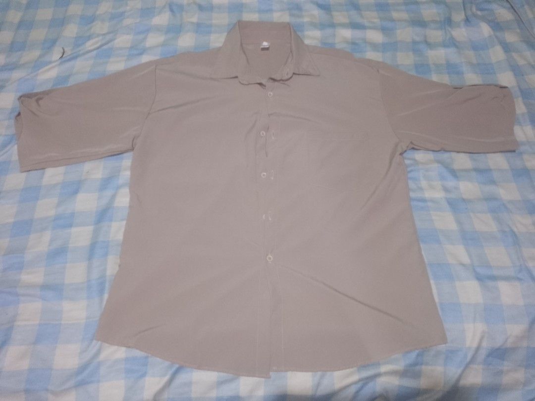 Men's Button-Up Polo/Shirt (Category: Activewear) located in Mabini. Submitted by everythingthrift.ph (Listing ID 1454289128, Image 1). Description: ✅ Casual Wear ✅ Button-up closure ✅ Chest pocket ✅ Soft and comfortable fabric ✅ Good condition.