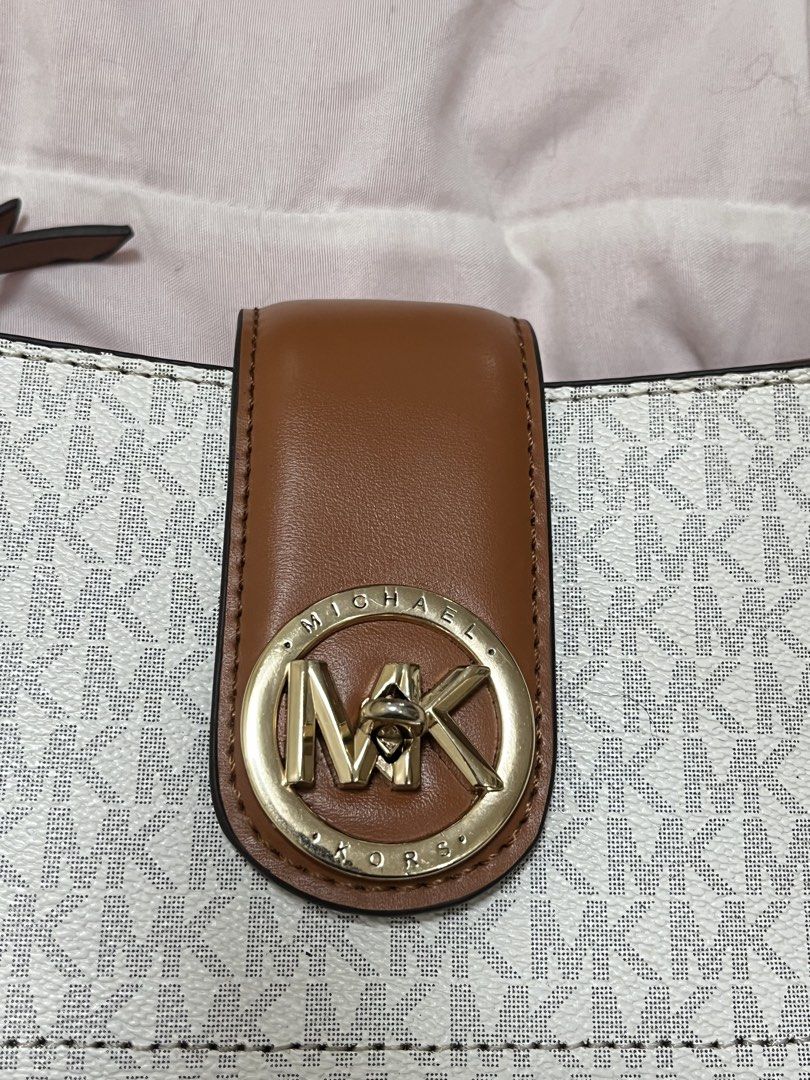 Michael Kors Monogram Carmen Pouchette (Category: Luxury Bags & Wallets) located in San Fernando. Submitted by luckychloever (Listing ID 1454350470, Image 2). Description: - Signature MK monogram print on white canvas - Tan leather trim and strap - Stylish gold chain detail - For self authentication - Negotiable .