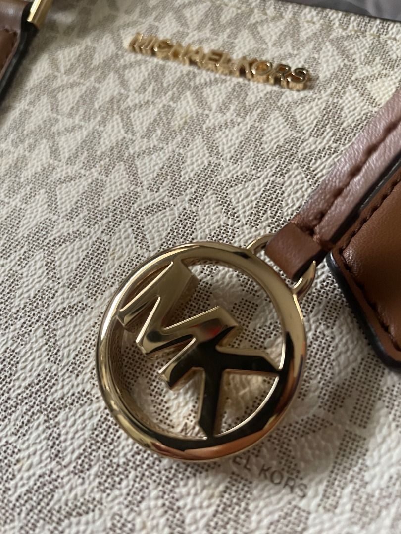 Authentic Michael Kors Chantal Small Logo Messenger Bag (Category: Luxury Bags & Wallets) located in Caloocan City. Submitted by grandtiger_aeaf1d (Listing ID 1454261495, Image 3). Description: A compact, structured messenger bag with MK's signature logo print and gold-tone chain-link strap. Used only about 5 times — canvas is clean, hardware is bright. Perfect for everyday errands, nights out, or as a compact work bag. Comes with a detachable cr