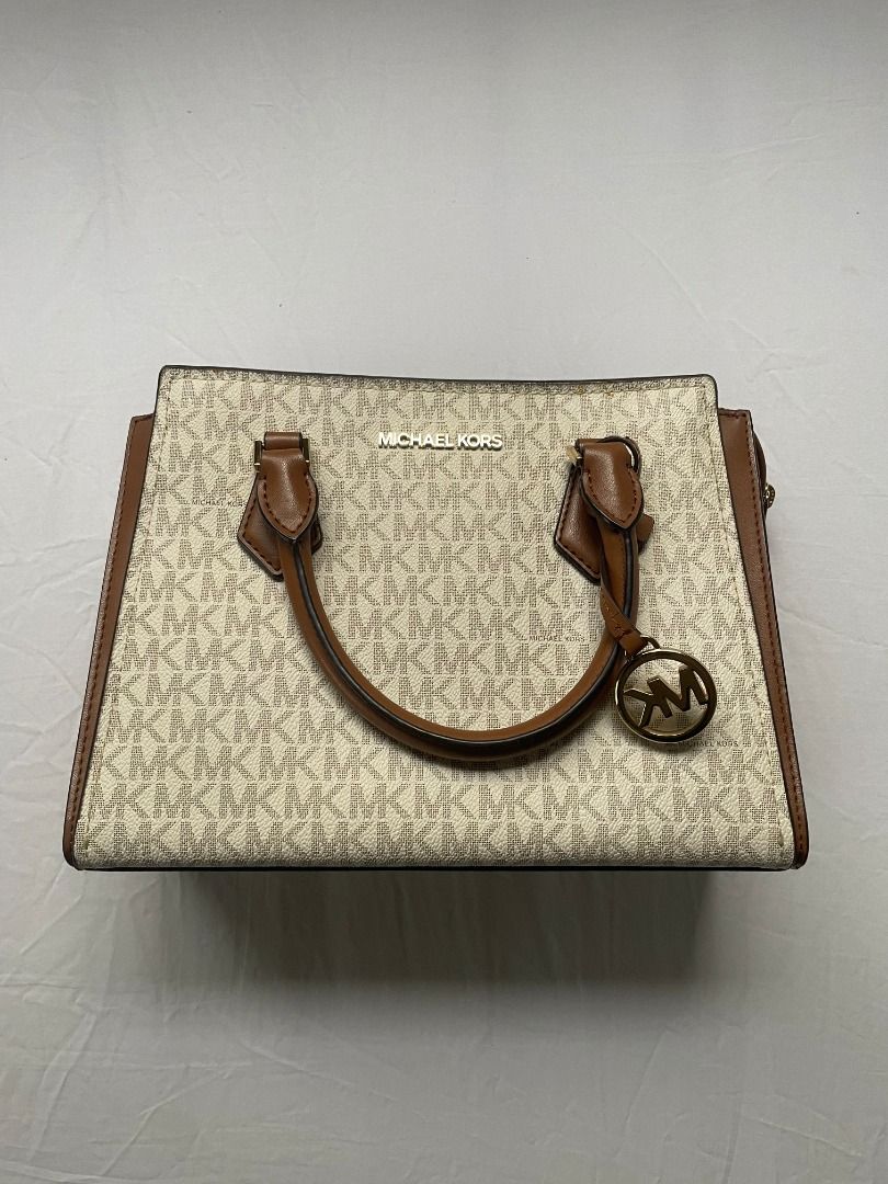 Authentic Michael Kors Chantal Small Logo Messenger Bag (Category: Luxury Bags & Wallets) located in Caloocan City. Submitted by grandtiger_aeaf1d (Listing ID 1454261495, Image 1). Description: A compact, structured messenger bag with MK's signature logo print and gold-tone chain-link strap. Used only about 5 times — canvas is clean, hardware is bright. Perfect for everyday errands, nights out, or as a compact work bag. Comes with a detachable cr