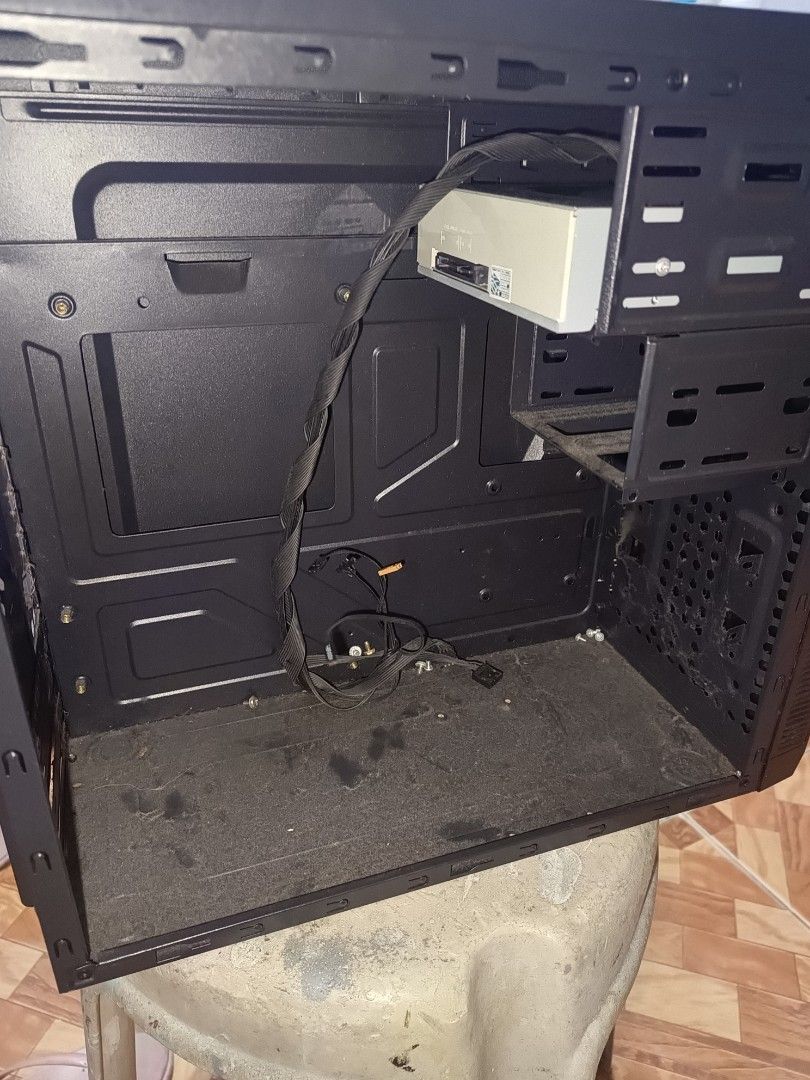Neutron Lite ATX Computer Case with Neutron Electron 700W PSU (Category: Computer Parts) located in Caloocan City. Submitted by seiji09723 (Listing ID 1454204877, Image 3). Description: - Neutron Lite Computer Case - Includes Neutron Electron ATX-700W Power Supply (700 Watts) - Front USB Ports for easy connectivity - DVD/CD Drive Bays available - Perfect for your next PC build - Sold as is.