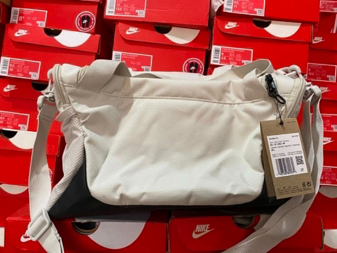 NIKE Brasilia Duffel Bag XS "Light Bone" (Category: Sling Bags) located in Manila. Submitted by deesneakywolp (Listing ID 1454225391, Image 2). Description: NIKE Brasilia Duffel Bag XS "Light Bone" Size Extra Small 24L Markdown Price: 1499 PHP ONLY ✔️ SRP: 1895 ❌ ON HAND/READY TO SHIP‼️ LIMITED STOCKS ONLY‼️ ⭐️ BRAND NEW // 100% LEGIT ✈️ SHIPPING via JNT (Door to door), LALAMOVE (Same day delivery), and LBC (Branch Pick Up) 🛵 COD (Same day deliv
