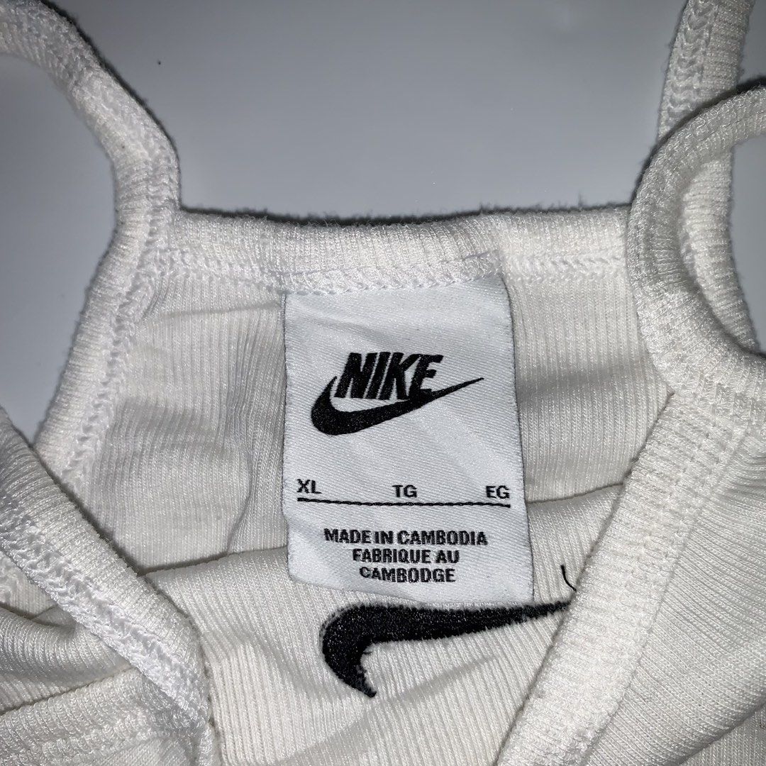 Nike center swoosh tops (Category: Sleeveless) located in Ivisan. Submitted by trashtotreasuree (Listing ID 1454215230, Image 3). Description: .