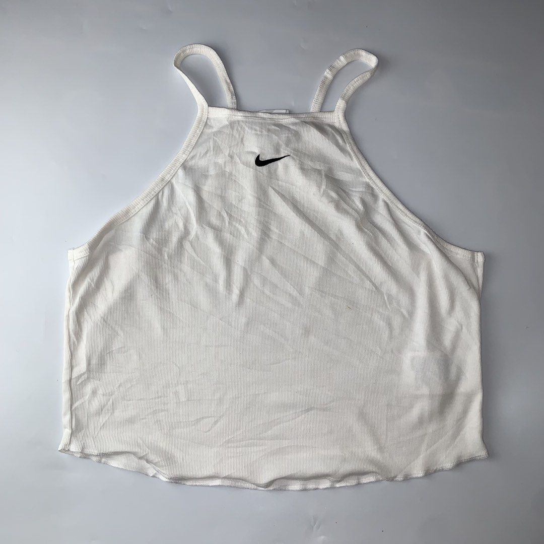 Nike center swoosh tops (Category: Sleeveless) located in Ivisan. Submitted by trashtotreasuree (Listing ID 1454215230, Image 1). Description: .