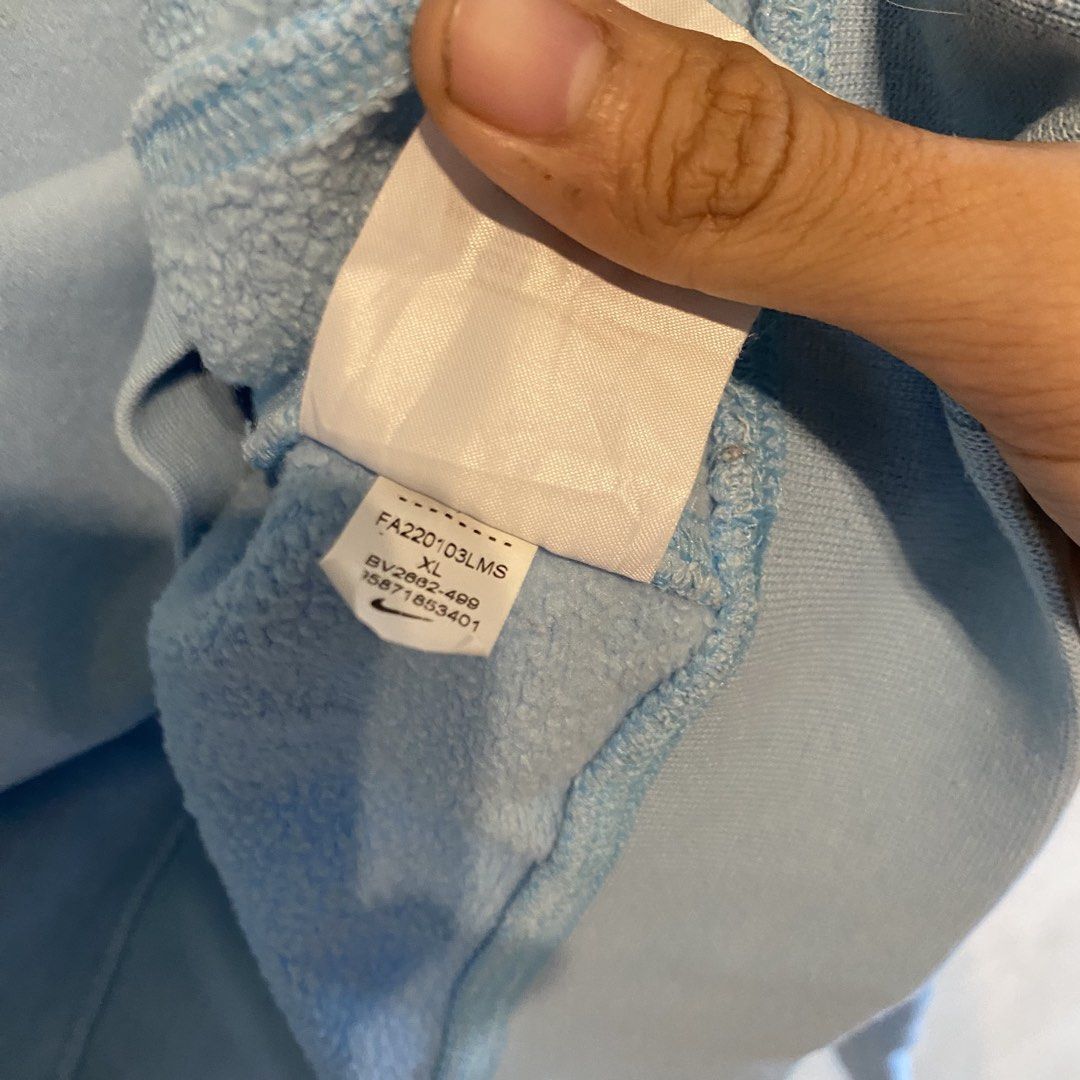 Nike Club Fleece (Category: Tshirts & Polo Shirts ) located in Los Banos. Submitted by rick_06 (Listing ID 1454296600, Image 3). Description: .
