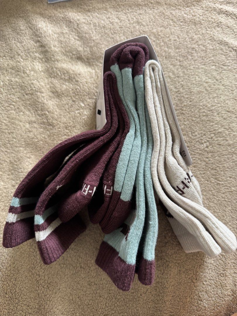 Nike Everyday Plus Crew Socks (3 Pairs) (Category: Socks) located in Davao. Submitted by ann8835 (Listing ID 1454241048, Image 2). Description: - 3 pairs of Nike Everyday Plus Crew Socks - Features cushioning for comfort - Dri-Fit technology to keep feet dry - Available colors: Burgundy, Light Blue, Beige - Crew length, ideal for everyday use.