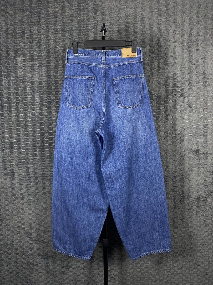 Niko And Blue Washed Balloon Pants (Category: Jeans) located in Bacolod City. Submitted by treasurehunts.6100 (Listing ID 1454354908, Image 3). Description: Niko And Blue Washed Balloon Pants Condition - Excellent Color - Blue Color rate - 9.8 / 10 No Flaws Size M Dimensions : Waist - 28 Length - 38.5 Thigh - 12.5 Leg Opening - 8.5 Brands you might find on my profile : ( Cos, Uniqlo, H&M, Zara, Muji, Ralph Lauren, Hugo Boss, Fred Perry, Lacoste, 