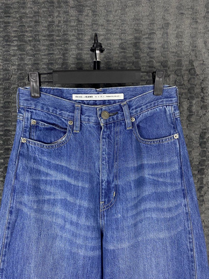 Niko And Blue Washed Balloon Pants (Category: Jeans) located in Bacolod City. Submitted by treasurehunts.6100 (Listing ID 1454354908, Image 2). Description: Niko And Blue Washed Balloon Pants Condition - Excellent Color - Blue Color rate - 9.8 / 10 No Flaws Size M Dimensions : Waist - 28 Length - 38.5 Thigh - 12.5 Leg Opening - 8.5 Brands you might find on my profile : ( Cos, Uniqlo, H&M, Zara, Muji, Ralph Lauren, Hugo Boss, Fred Perry, Lacoste, 