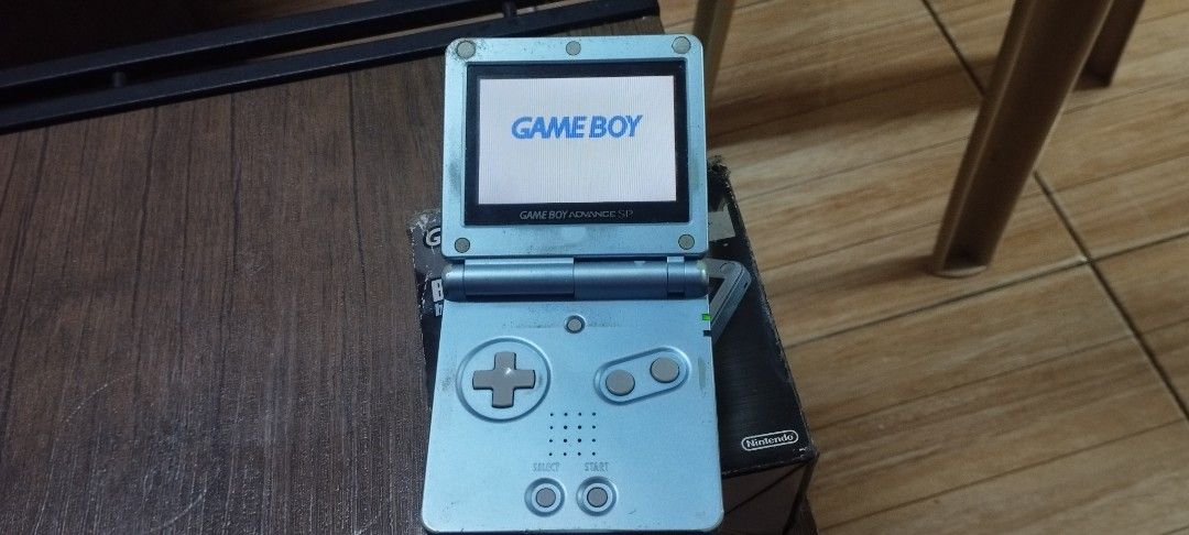Nintendo GBA SP model 101 (Category: Nintendo) located in Taguig. Submitted by sonnydela.cruz (Listing ID 1454300862, Image 1). Description: Nintendo GBA SP model 101 with box and manuals free cartridges .