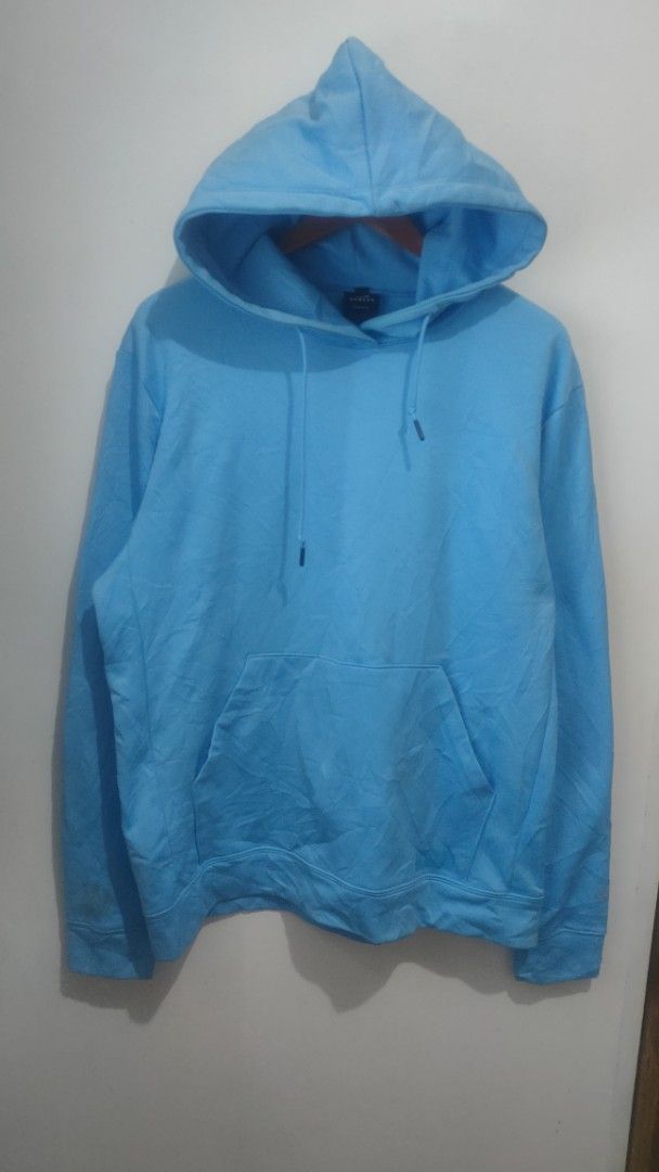 Oakley Hydrolix Skyblue Hoodie (Category: Hoodies) located in Cabuyao City. Submitted by THRIFTHITS (Listing ID 1454346140, Image 1). Description: Oakley Hydrolix Skyblue Hoodie (Authentic) Excellent condition 23-24x28 Mine 550‼️ FREESHIP Direct Message me and Add for fast Transaction ty See detailed pic.