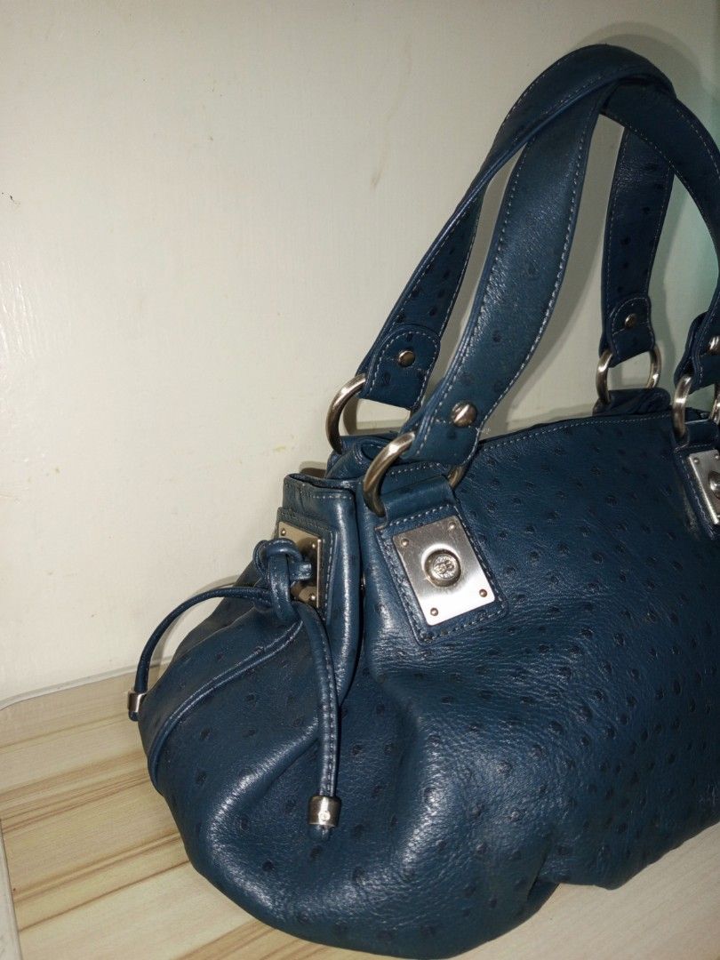 ESQUIRE OSTRICH LEATHER HAND BAG/KILI (Category: Luxury Bags & Wallets) located in Caloocan City. Submitted by lalillypetals (Listing ID 1454224126, Image 3). Description: in good condition. see last pic small flaw sa loob ng bag.