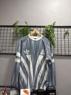 (Category: ) located in . Submitted by buy2wearnot2resell (Listing ID 1454291651, Image 1). Description: .