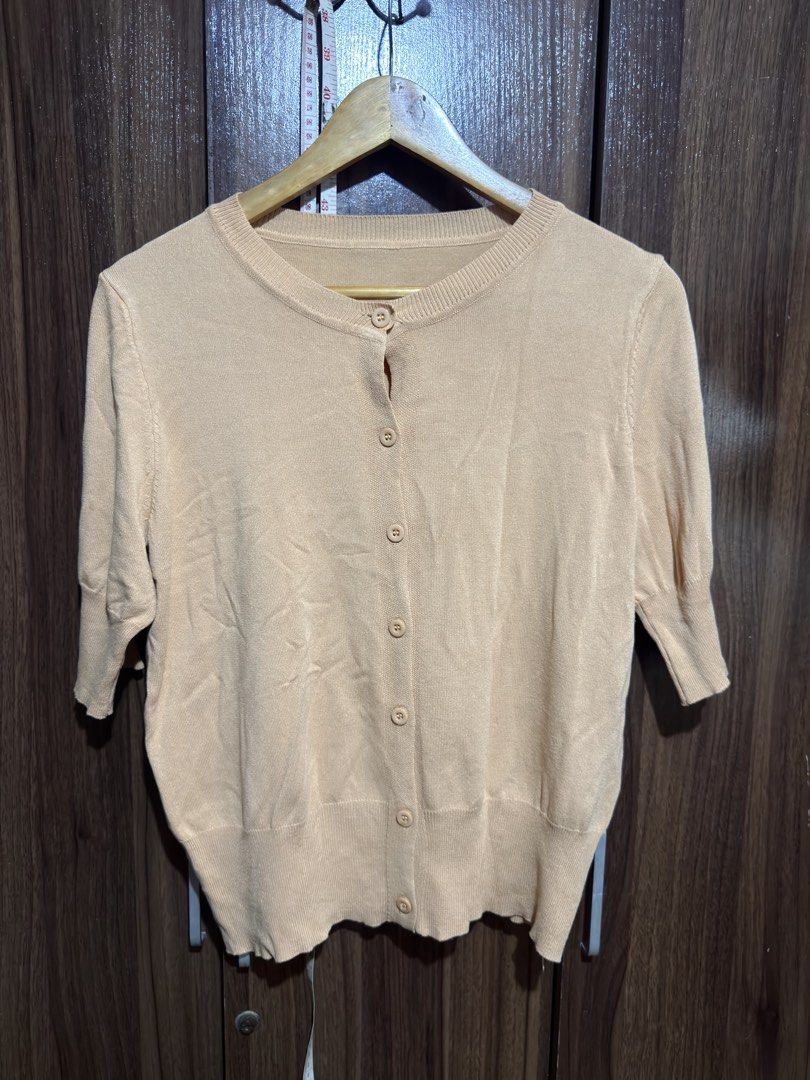 Peach Knitted Blouse (Category: Blouses) located in Cavite. Submitted by rrppreloved (Listing ID 1454213542, Image 1). Description: Complete buttons Can fit M-SEMI LARGE.