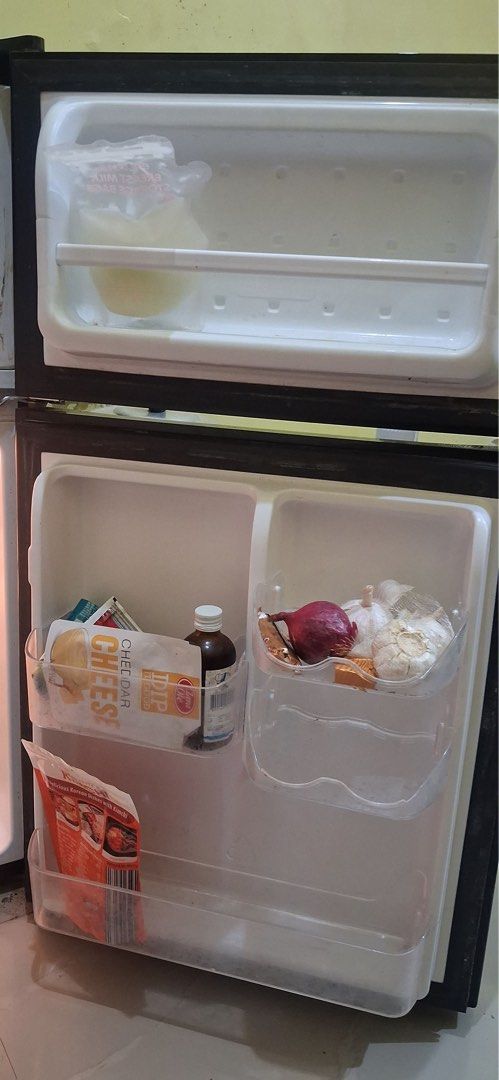 Personal Ref (Category: Refrigerators and Freezers) located in Manila. Submitted by marysyville (Listing ID 1454319057, Image 3). Description: Used not abused, Move out of apartment Only used for breastmilk storage.