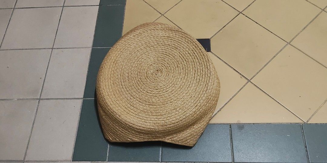 Pet Strew Bed (Category: Homes & Other Pet Accessories) located in Singapore. Submitted by digitalfrauds (Listing ID 1454318921, Image 2). Description: .