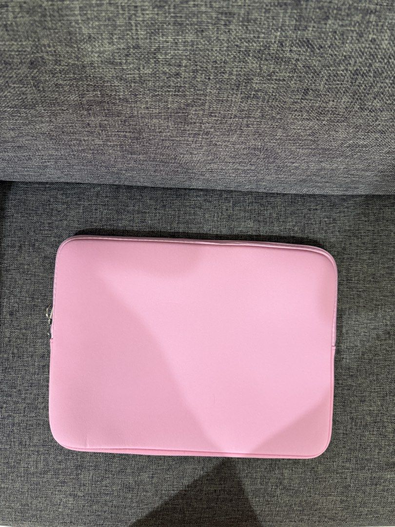 Pink Laptop Sleeve (Category: Laptop Bags & Sleeves) located in Manila. Submitted by hannabananahhh (Listing ID 1454304491, Image 1). Description: - Stylish pink laptop sleeve - Provides protection against scratches and minor bumps - Slim and lightweight design - Perfect for everyday use.