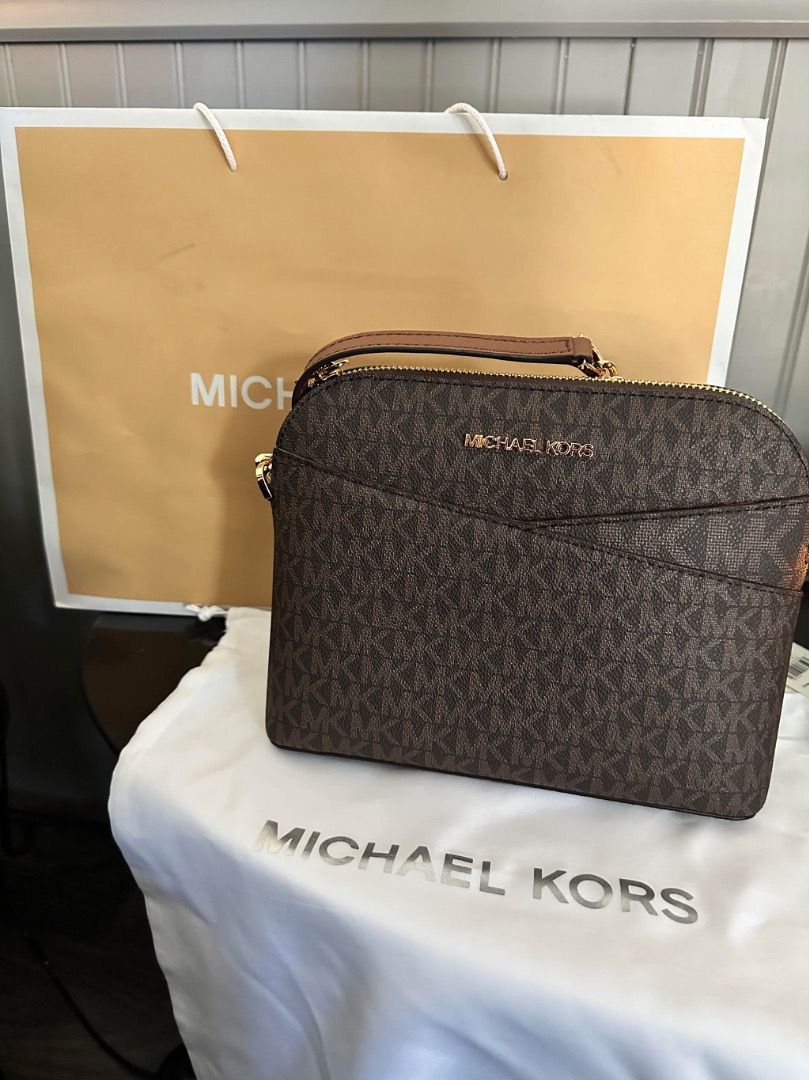 Pre Loved MK Sling Bag (Category: Luxury Bags & Wallets) located in Caloocan City. Submitted by goldenfire.f28187 (Listing ID 1454222369, Image 1). Description: Slightly used .