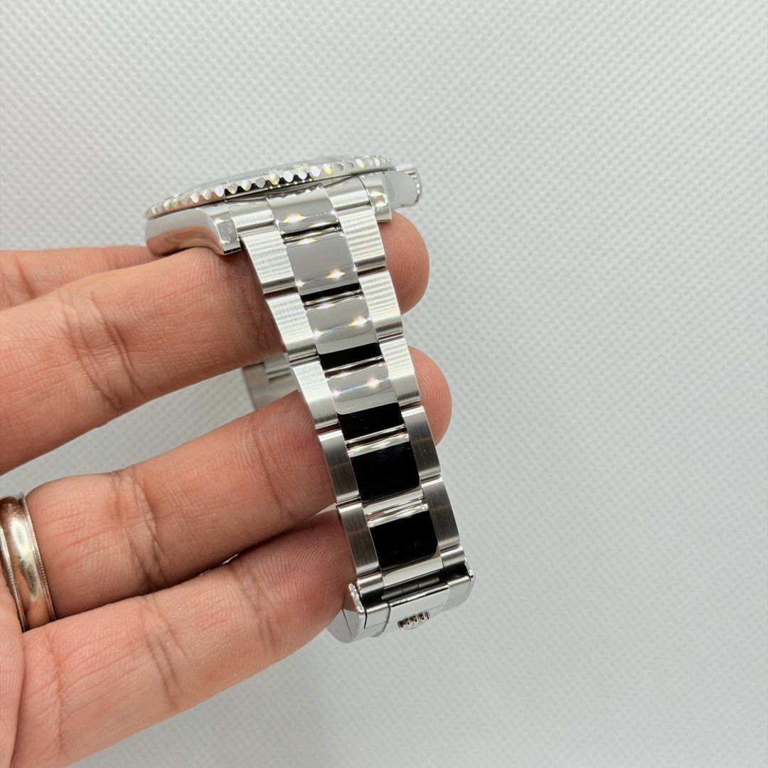Pre Owned 03/2026 Rolex 126622 Yacht-Master 40 Rhodium Dial (Category: Watches) located in Singapore. Submitted by worthytime (Listing ID 1454326770, Image 2). Description: 🫵Join our Tele-gram channel for latest updates: worthytime.biz/tele ➡️Rolex 126622 Yacht-Master 40 Rhodium Dial ➡️March 2026 (5 Years Rolex International Warranty Till 03/2031) ➡️Very Mint Condition (Unpolished) ➡️Full Complete Set + White Tag ✅Trade Up/Down Welcome ✅Viewing 
