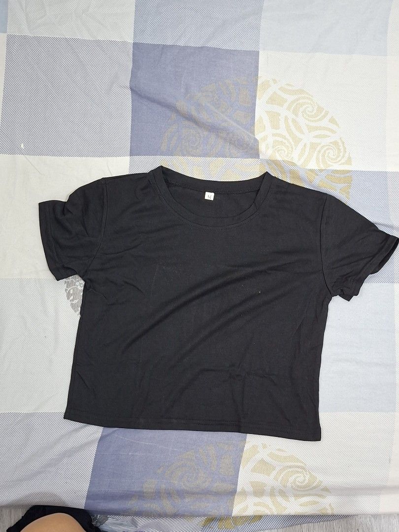 preloved black crop top cropped shirt (Category: Shirts) located in Bocaue. Submitted by pabiliknow (Listing ID 1454287772, Image 1). Description: - non stretchable polyester cotton mix - fits s-m .