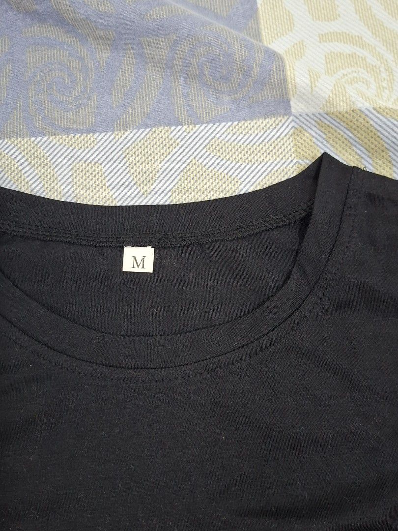 preloved black crop top cropped shirt (Category: Shirts) located in Bocaue. Submitted by pabiliknow (Listing ID 1454287772, Image 2). Description: - non stretchable polyester cotton mix - fits s-m .