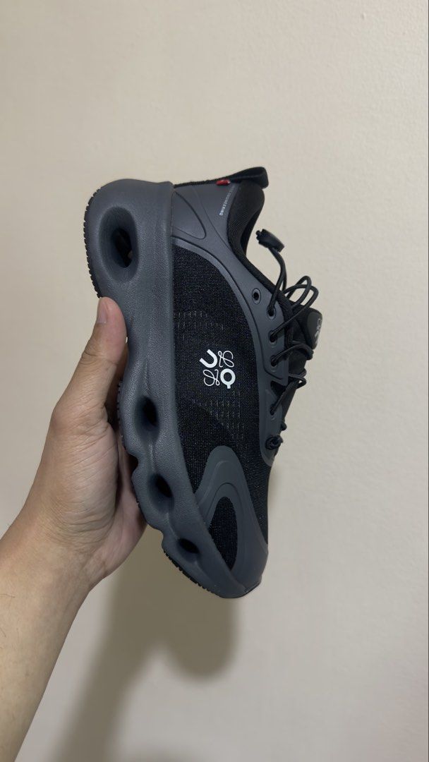 PRE-OWNED ON CLOUD LOEWE SHOES SIZE 39 (25cm) (Category: Sneakers) located in Paranaque City. Submitted by johnmarco29 (Listing ID 1454364506, Image 1). Description: Euro-39 25 cm Authenticity not Guaranteed Bought in Japan Surplus (Japan Thrift Shop).