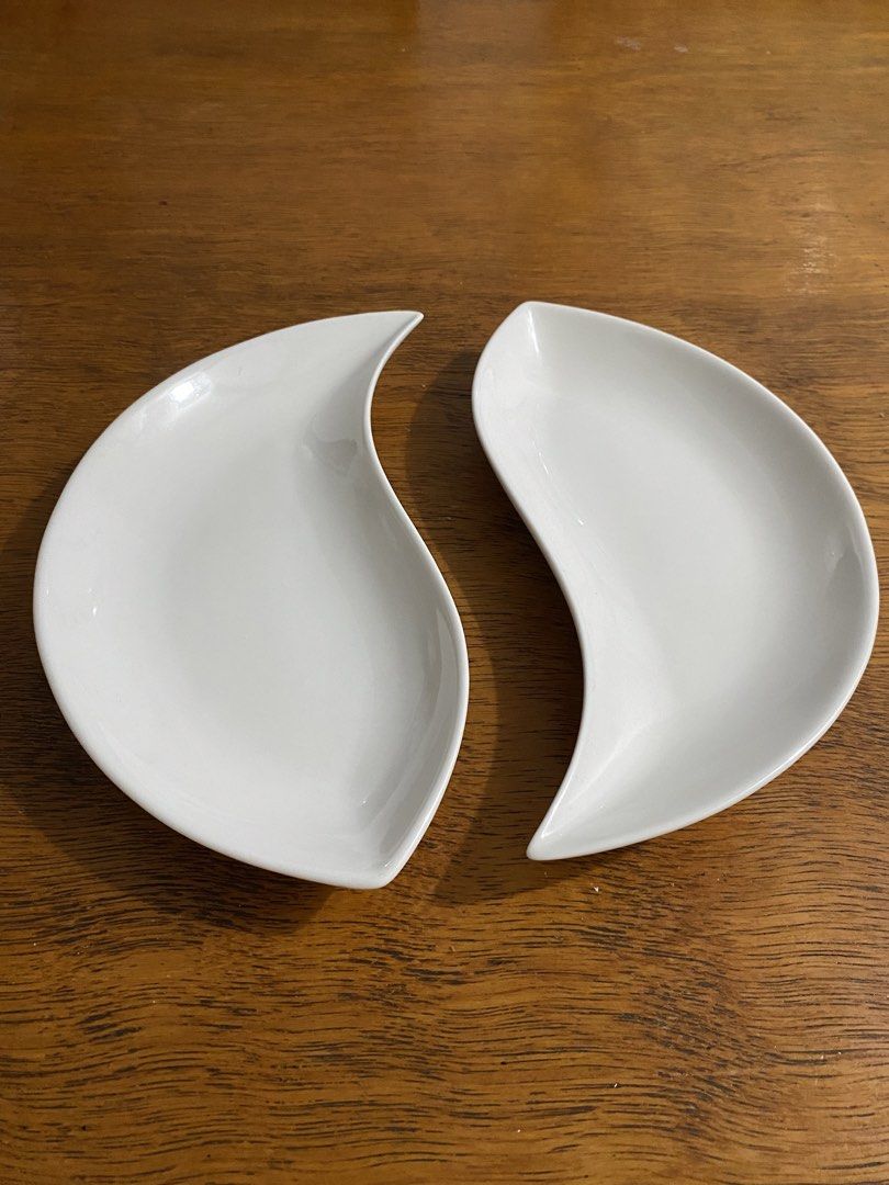 Presentation tableware (Category: Dinnerware & Cutlery) located in Petaling Jaya. Submitted by karenmichaela (Listing ID 1454363162, Image 3). Description: Modernist presentation plates for a truly interesting table. Brought back from Australia and used once. Take all 4 pieces for rm50. SELF PICK UP ONLY due to fragile nature. Rider at buyer’s cost. .