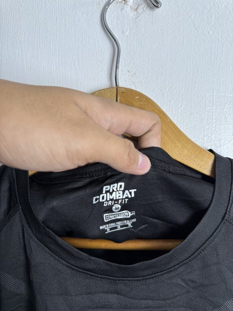 Pro combat compression shirt (Category: Activewear) located in Daraga. Submitted by casualthread (Listing ID 1454338010, Image 2). Description: No issue Like new 18x26 Small.