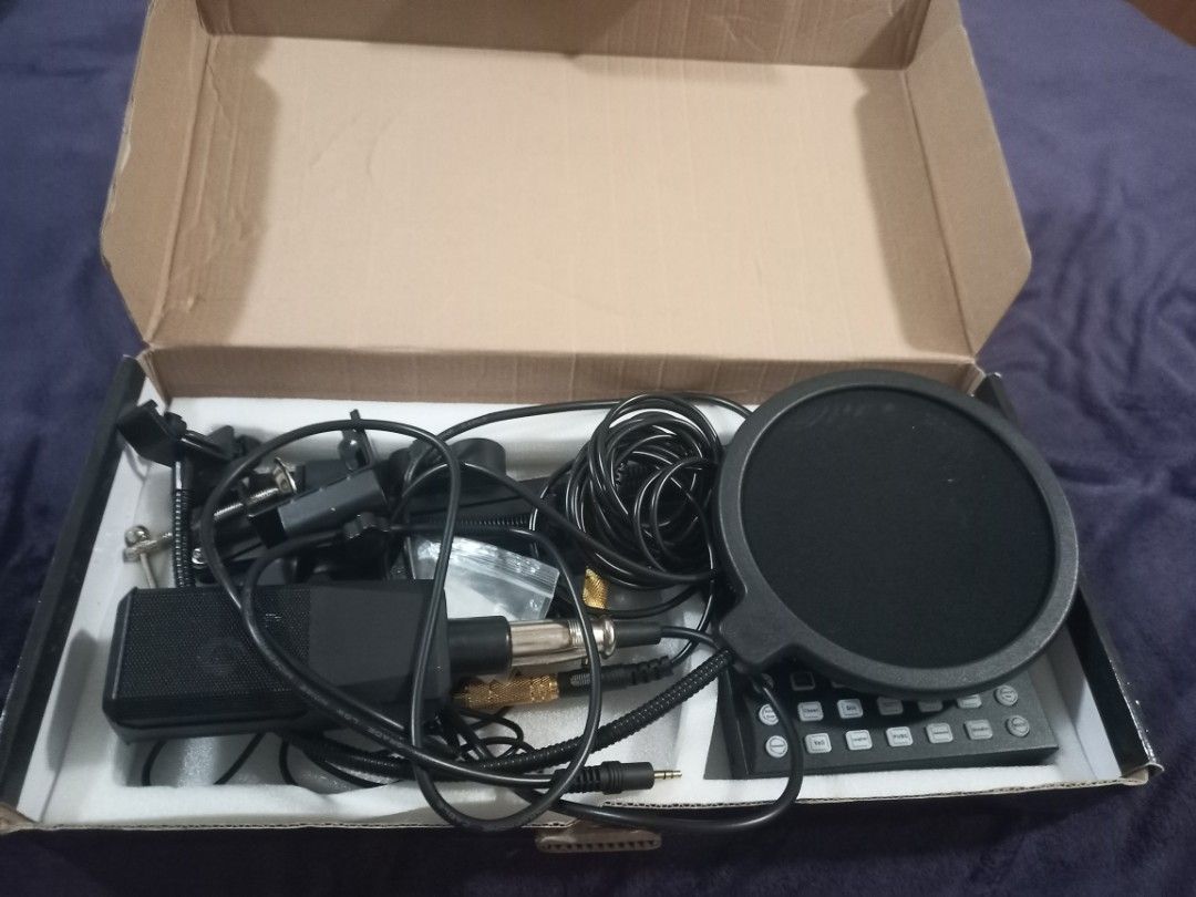 Professional Condenser Microphone Singing Live Sound Card (Category: Microphones) located in Manila. Submitted by grandfalcon.3984c2 (Listing ID 1454315482, Image 3). Description: - Crystal-clear sound for live singing and recording. - Professional condenser microphone included. - Comes with sound card, necessary cables, and pop filter. - Ideal for live streaming, vlogging, and music production. - Simple plug-and-play setup for immediate use..