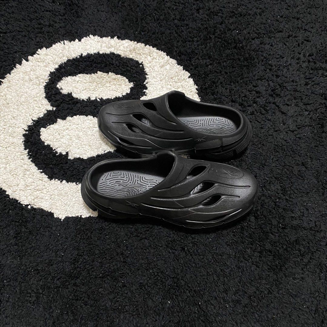 Rebook Recovery Mules (Category: Slippers and slides) located in Danao, Cebu. Submitted by sneaks_cebu (Listing ID 1454337875, Image 1). Description: Rebook Recovery Mules Size 6us 24cm (7.5wm) -no major issues Php 850 .